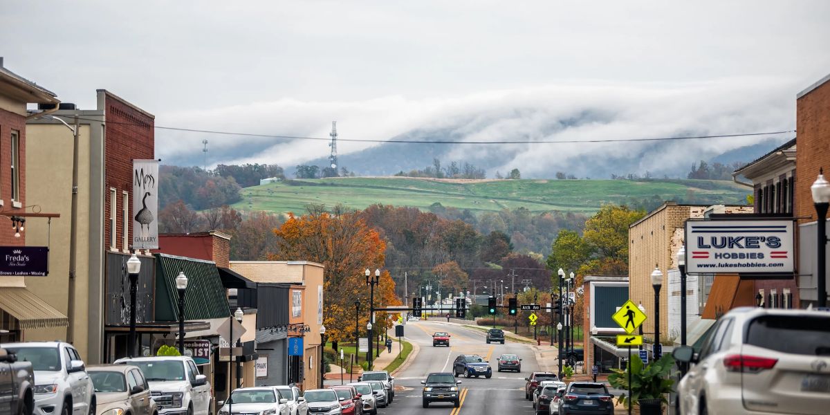 Navigating the Divide Urban vs. Rural Community Growth in America